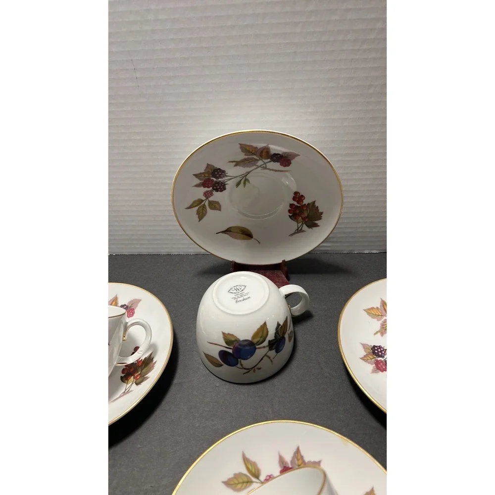 Royal‎ Worcester Evesham Bone China 4cups-4saucers